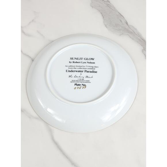 Underwater Paradise Sunlit Glow Year 1991 Porcelain 8" Home Decor Plate Robert - Picture 9 of 11